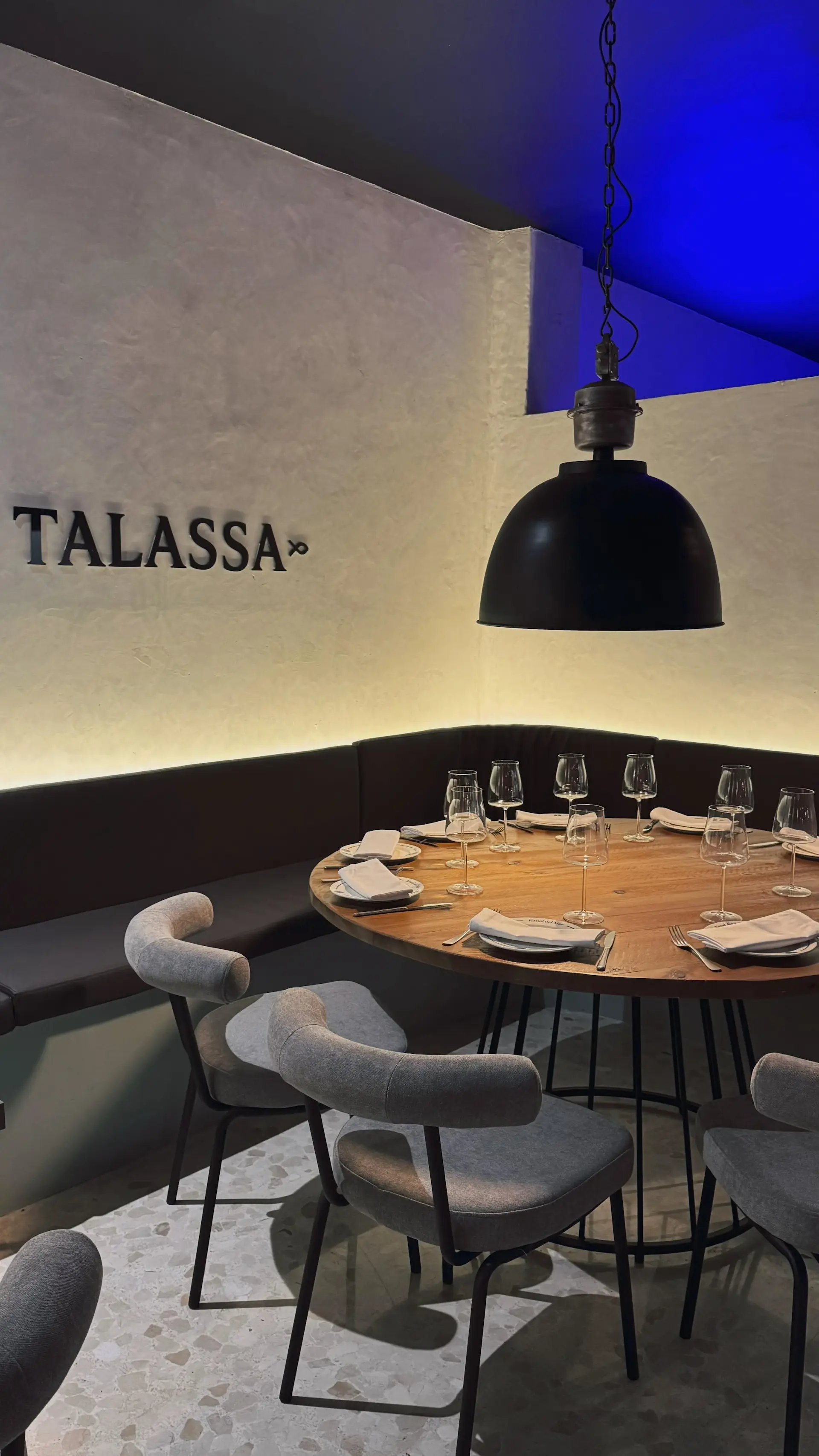 Lámpara decorativa en el restaurante